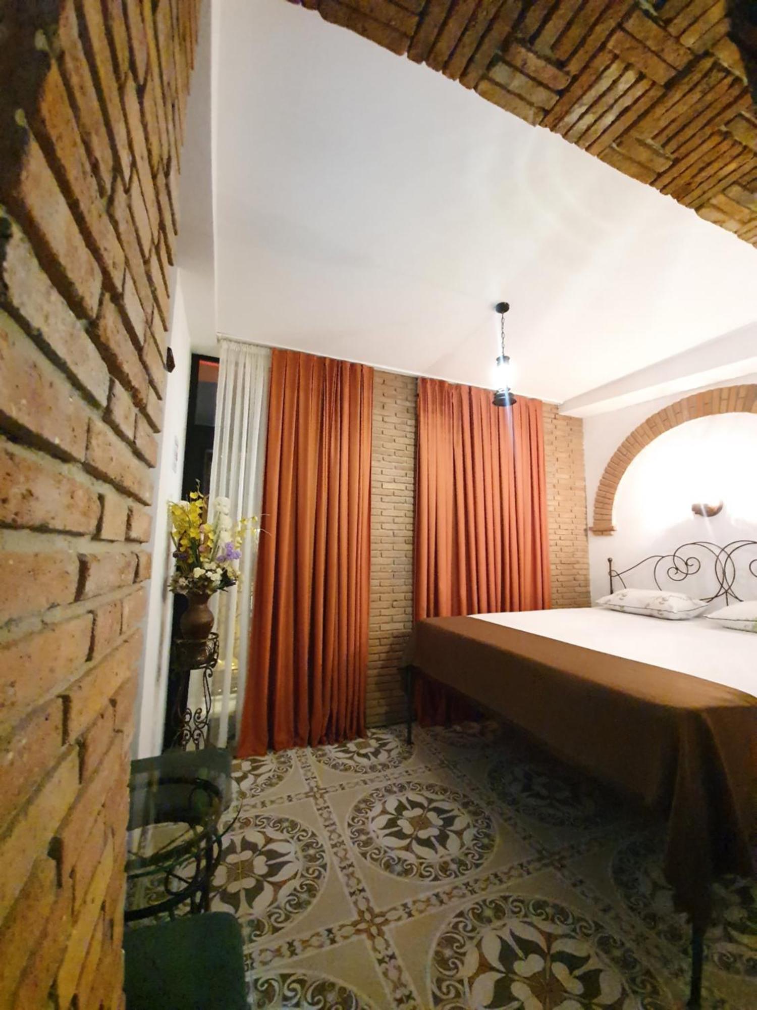 Janashia Boutique Hotels Tbilisi Ruang foto